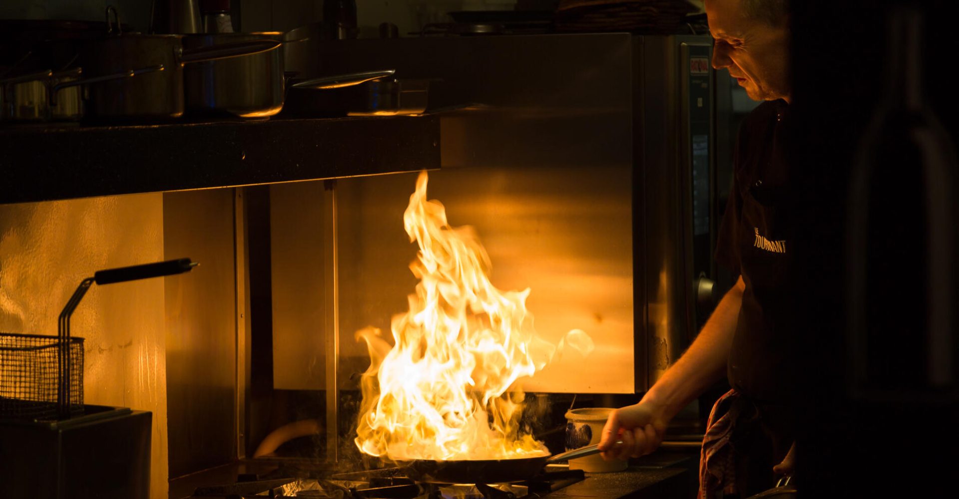 chef-cuisine-flamme-restaurant-le-tournant-bruxelles